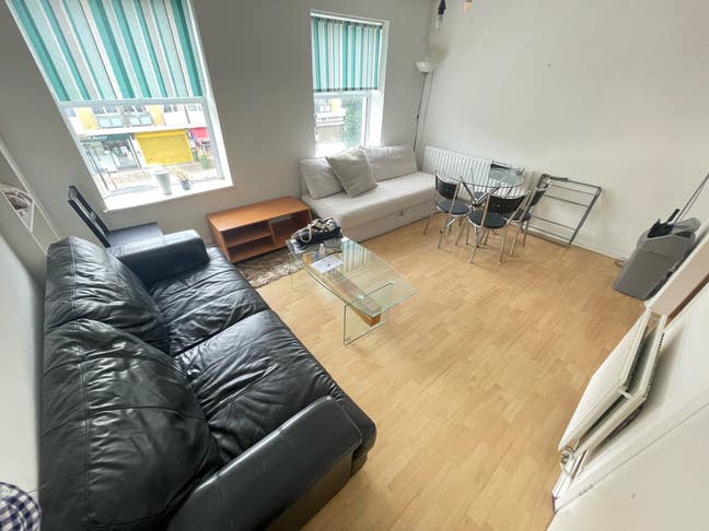Very nice spacious 2 bed split-level flat to rent  Main Photo