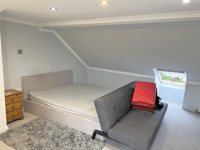 Large Room with attached bathroom In East Ham Main Photo