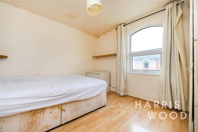 4 Bed ROOM HOUSE, 2 separate floors, Share or  Main Photo