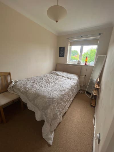 Light airy room,in a clean smoke free house Main Photo