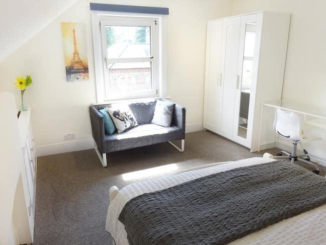 Nice 2 dble B flat, great central Putney location Main Photo