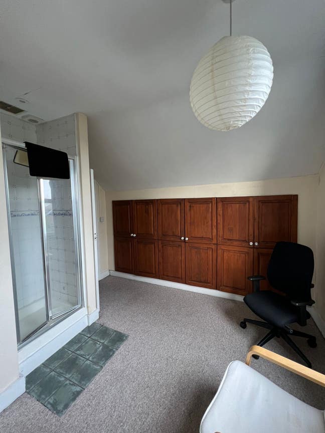 Double en-suit room (Ealing Common) Main Photo