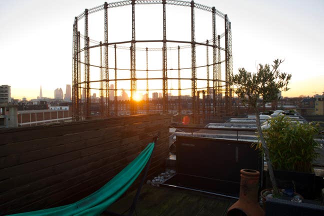 Canal House By Broadway market to rent  Main Photo
