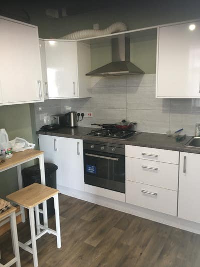 2  excellent rooms available  Main Photo