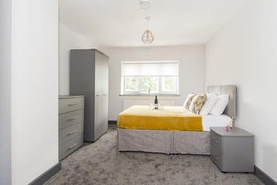 Beautiful En Suite Room Available!!! Main Photo