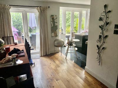 Self contained flat with garden Main Photo