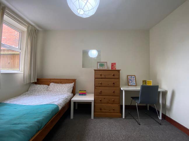 Lovely Rooms in a Professional House Share Main Photo
