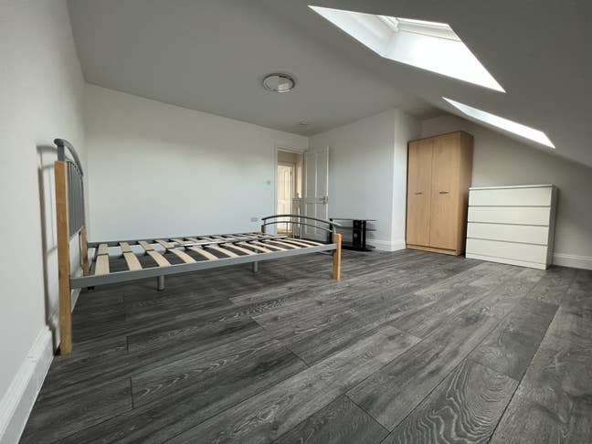 🌟New build large double loft room with en-suite 🌟 Main Photo