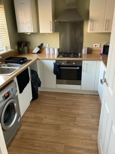 Spacious Double Room for short term let. Main Photo