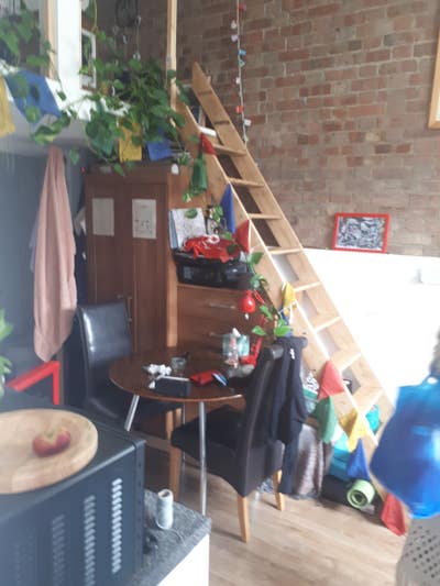 Studio Flat, - NO SHARING, mezzanin Main Photo