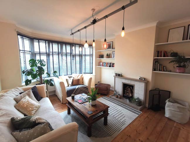 Large Double in Gorgeous House in CB4 Main Photo
