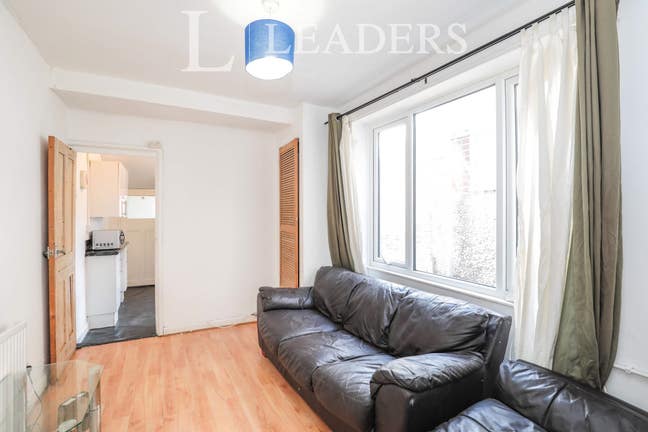 Room to Rent in Norman Road Main Photo