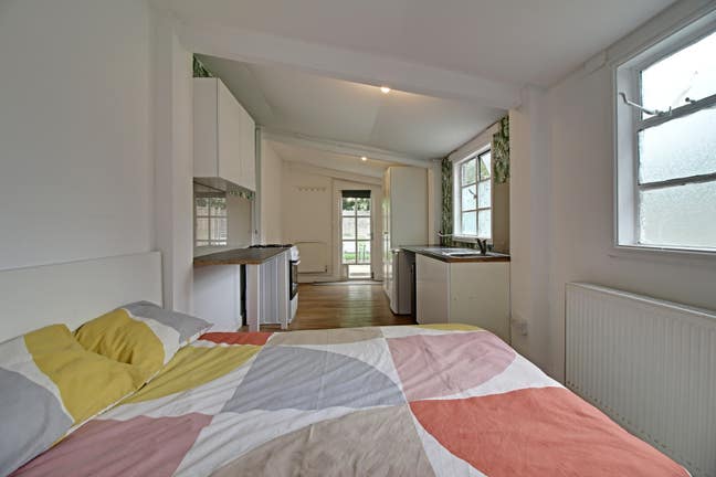 A Spacious Studio Flat in St Albans with Garden Main Photo