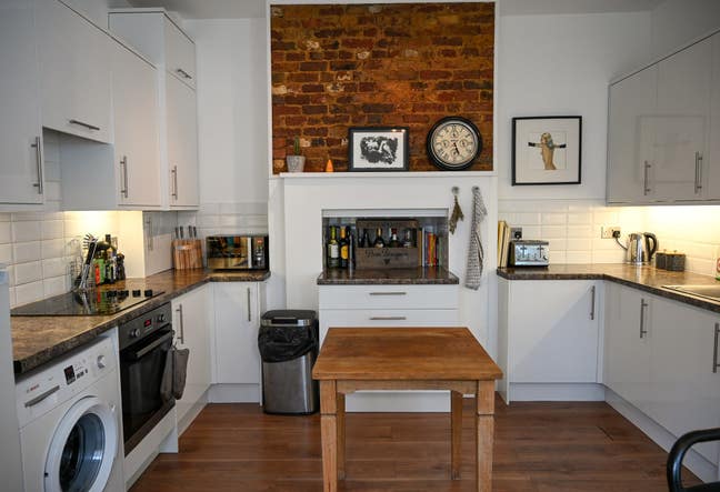 Huge Double En-Suite In Beautiful Highgate Home Main Photo