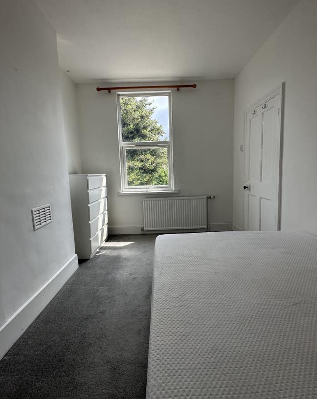 Single Room - Abbey Wood, Short Let.  Main Photo