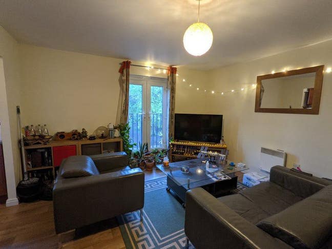 Double en-suite room available in Burley Main Photo