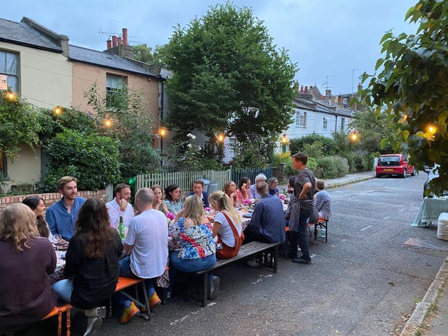 Cute cottage on hidden street near Victoria Park Main Photo