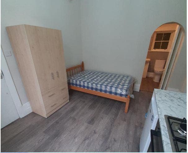 Pimlico Z1 Near Tube S/C  Studio Newly Refurbished Main Photo