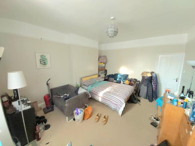 Extra large double rm - bed + sofa NO RENT RISES Main Photo