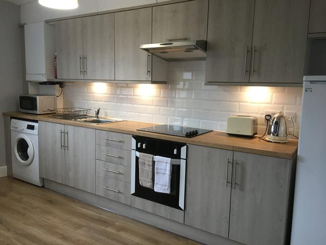 Bright single room in a spacious property  Main Photo