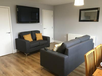 Bright single room in a spacious property  Main Photo