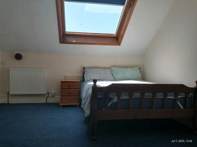 Large Sanctuary Loft Room Near Town/Hospital Main Photo