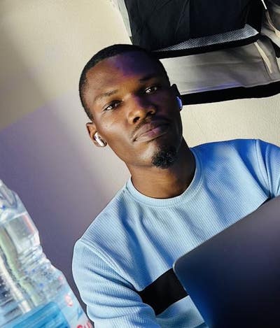 Professional Seeking Room/Studio/Buddy-Up in B1/B2 Main Photo