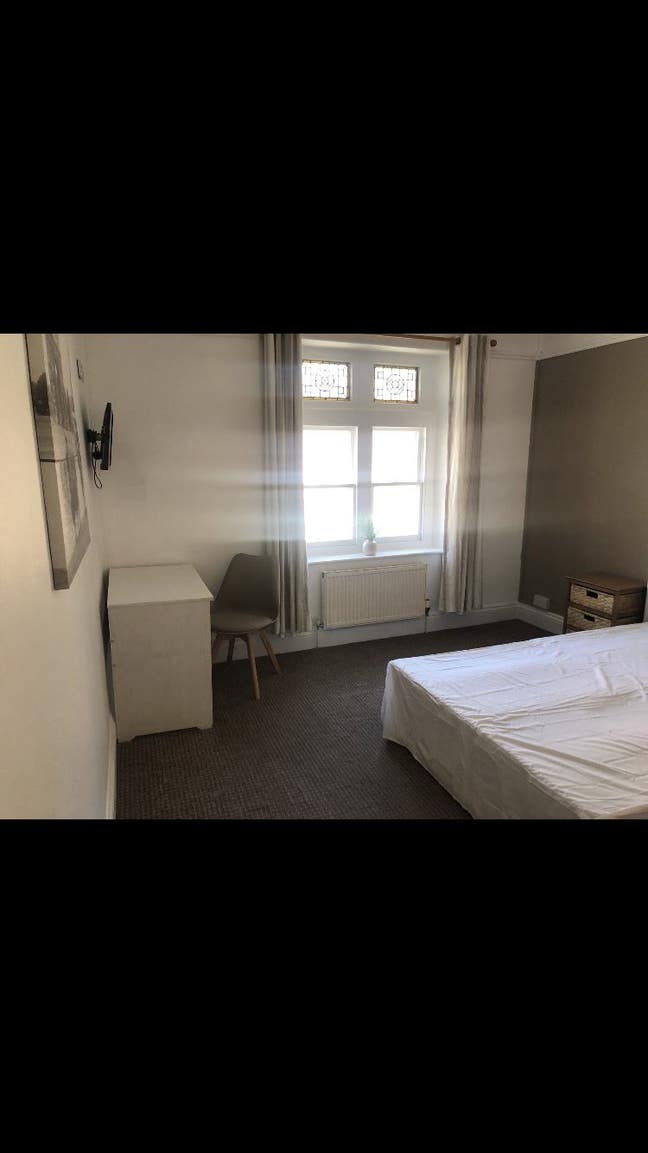 Furnished Double Room - Central Glastonbury Main Photo