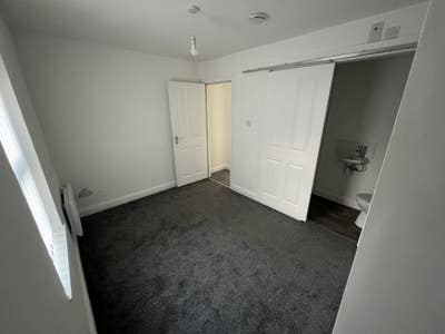 1-Bedroom Studios Available Now! 🏢 in L4 3QU  Main Photo