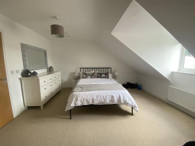 Double Room with En-suite in house  Main Photo