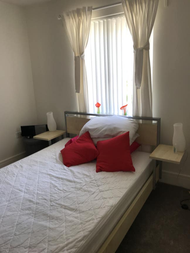 Double room to rent with private bathroom Main Photo