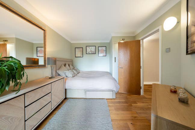 Room in 2 bed flat W9, modern peaceful development Main Photo