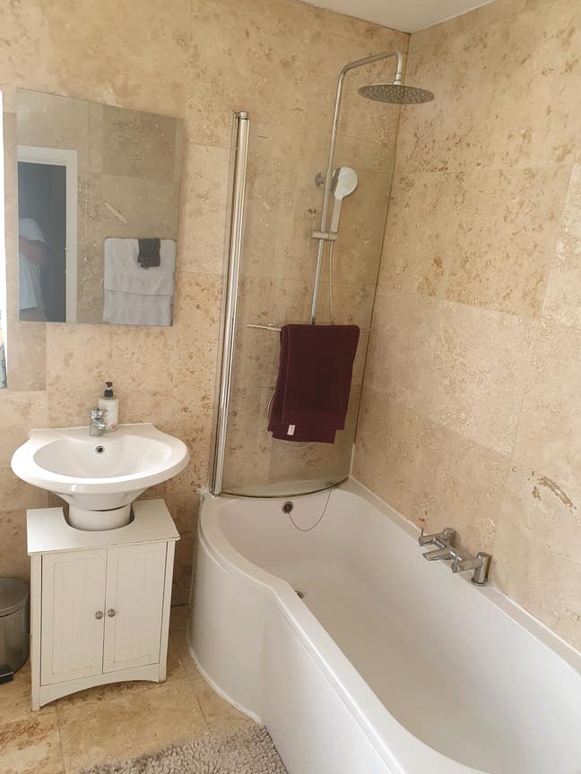 Single room available 24 October 2025 Main Photo