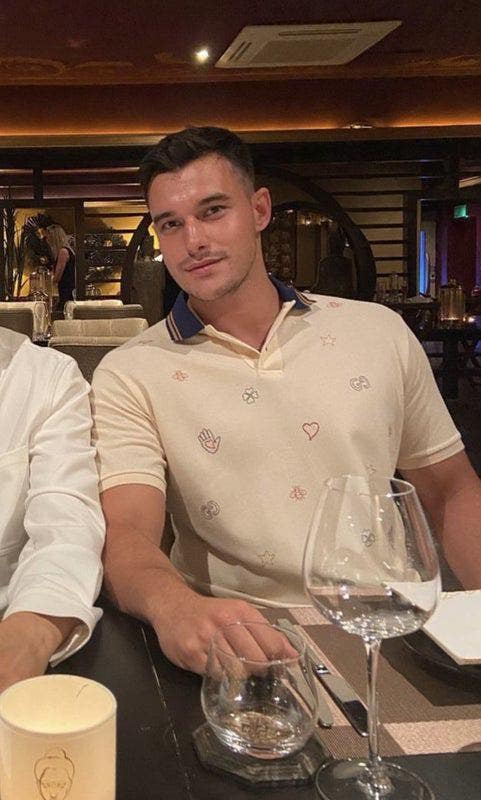 Looking for room/buddy up  Main Photo