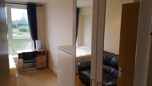 Furnished Dbl Room *Bills Incl * Free Gym * Sauna Main Photo