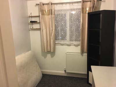 Small room for rent  Main Photo