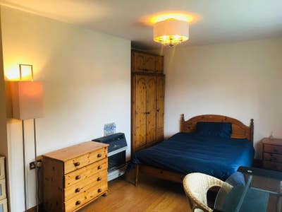 Modern Clean room to let all bills included &pound;175.W Main Photo