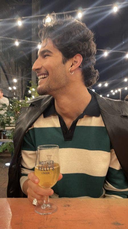 Owais 30, professional male Double room/Buddy up Main Photo