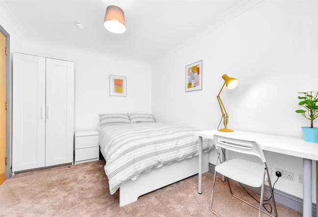 Double room, exclusive use Shower/WC - bills incl Main Photo