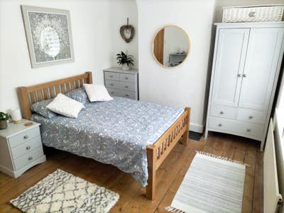 Lovely & spacious double bedroom   Main Photo