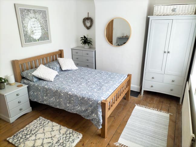 Lovely & spacious double bedroom   Main Photo