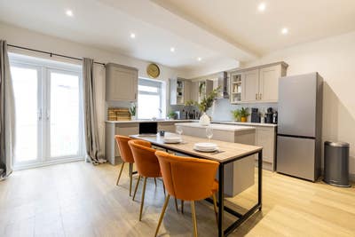 ⭐️ Stunning Co-Living Double Room - MOVE IN NOW Main Photo