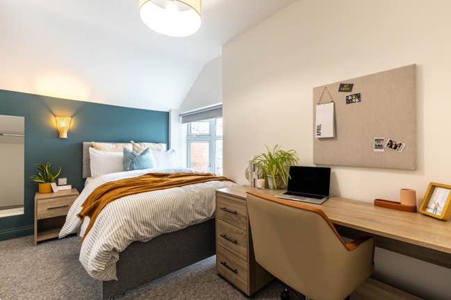 ⭐️ Stunning Co-Living Double Room Available Sep⭐️  Main Photo