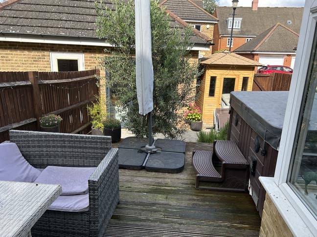 Double room with desk in 4 bed house Main Photo