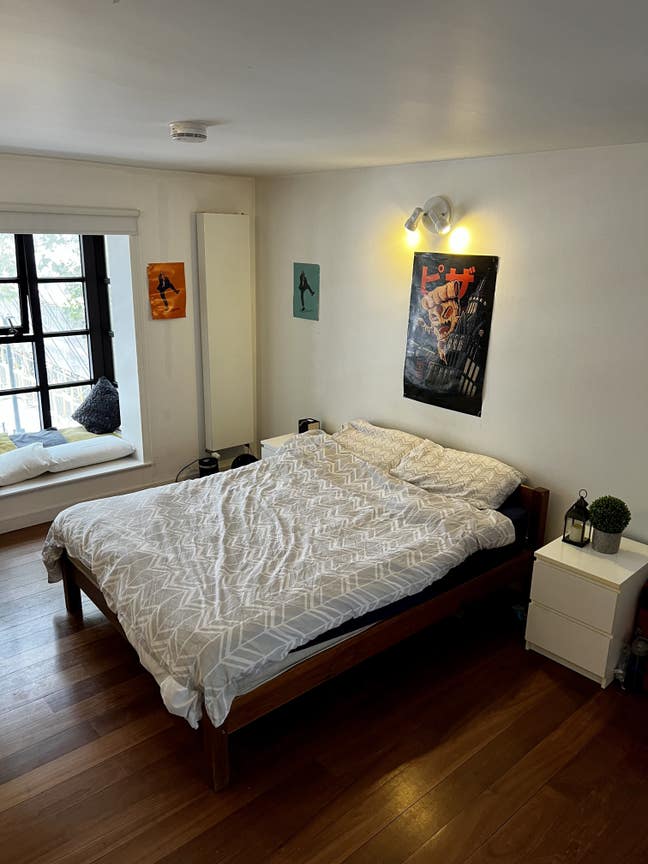 Massive Room w/ natural light, Great Transpo Main Photo