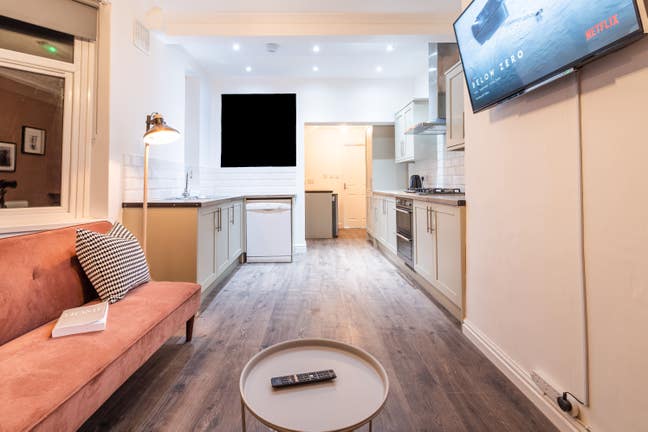 Extra Large Rooms (26R) Main Photo