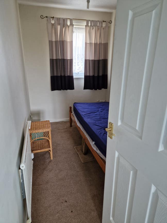 Small single room. Monday to Friday  Main Photo