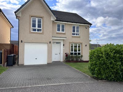 1 Double Bedroom to Rent in Modern House Main Photo