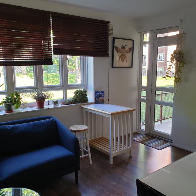 Fantastic flat 2 mins from Tube Main Photo