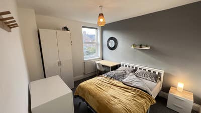 ⭐️  lovely  double  room in a great house ⭐️ Main Photo